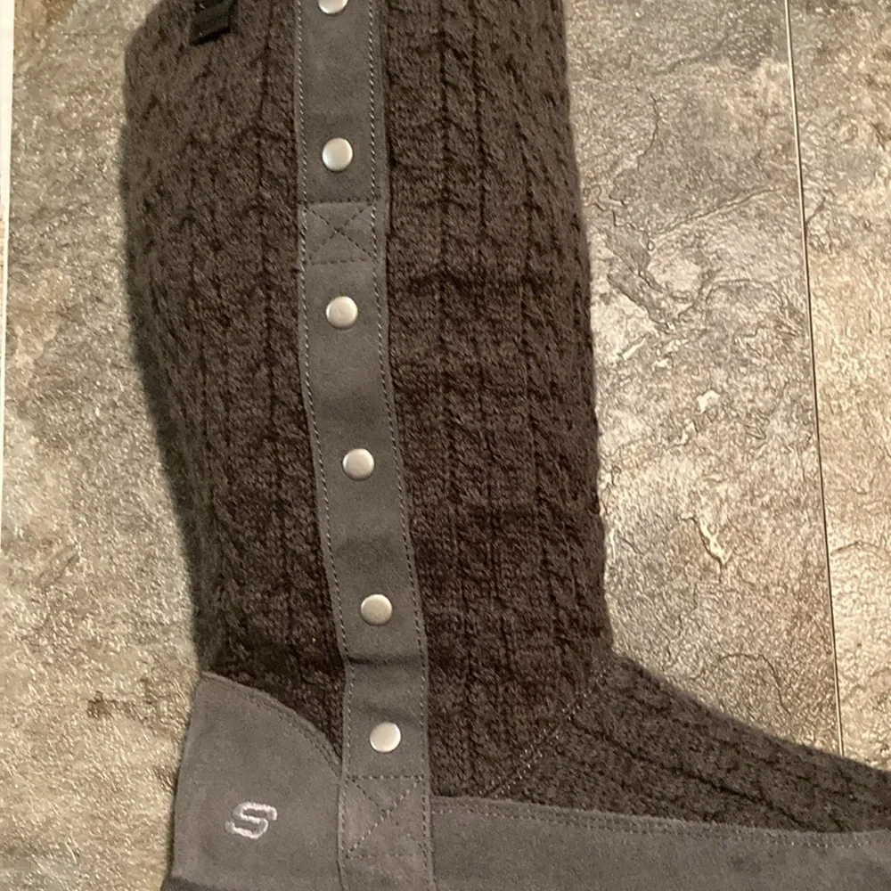 Charcoal Knit & Suede Sketchers Mid Calf Keepsake Boots EUC Size 8